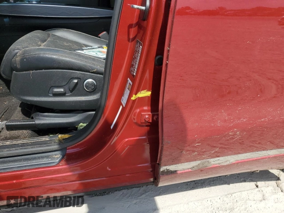 2022 Genesis GV70 2.5T with VIN KMUMADTB1NU067187, listed as a Copart auction lot 58198425 with 19,019 mi miles and Salvage title. Bid and sale history available at DreamBid. Image 12.