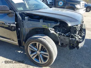 2019 Volkswagen Atlas SEL R-Line z VIN 1V2RR2CA6KC509913, wystawiony jako IAAI lot #41410198 z przebiegiem 97 681 mil mil oraz . Historia ofert i sprzedaży dostępna na DreamBid. Obrazek 17.