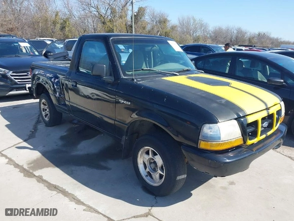 2000 Ford Ranger XL with VIN 1FTYR10C8YPB38512, listed as a IAAI auction lot 41784875 with 197,322 mi miles. Bid and sale history available at carsss.com. Image 1.