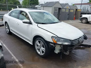 2013 Volkswagen Passat SEL Premium с VIN 1VWCN7A36DC046109, выставлен на аукционе IAAI как лот 42147929 с пробегом 129 591 миль миль и . История ставок и продаж доступна на DreamBid. Изображение 1.