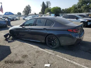 2022 BMW 5 Series M550i xDrive z VIN WBA13BK03NCK95022, wystawiony jako Copart lot #58600105 z przebiegiem 34 142 mil mil oraz Szkoda całkowita • Salvage title. Historia ofert i sprzedaży dostępna na DreamBid. Obrazek 2.