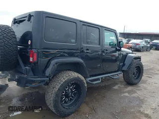 2017 Jeep Wrangler Unlimited Rubicon Recon z VIN 1C4HJWFG9HL592824, wystawiony jako IAAI lot #41427433 z przebiegiem 70 105 mil mil oraz . Historia ofert i sprzedaży dostępna na DreamBid. Obrazek 4.