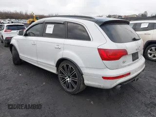 2014 Audi Q7 3.0T S line Prestige with VIN WA1DGAFE4ED010577, listed as a IAAI auction lot 41498879 with 180,403 mi miles. Bid and sale history available at carsss.com. Image 3.