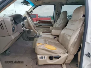 2000 Ford Excursion Limited с VIN 1FMNU42SXYEC01446, выставлен на аукционе Copart как лот 58023065 с пробегом 233 341 миль миль и Списание • Salvage title. История ставок и продаж доступна на DreamBid. Изображение 7.