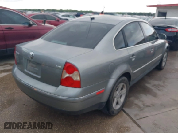 2004 Volkswagen Passat GLX z VIN WVWRH63B44P197011, wystawiony jako IAAI lot #42019610 z przebiegiem 151 540 mil mil oraz . Historia ofert i sprzedaży dostępna na DreamBid. Obrazek 4.
