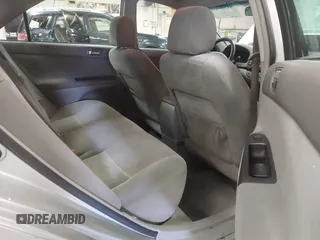 2005 Toyota Camry STD z VIN 4T1BE32K65U400652, wystawiony jako IAAI lot #41986431 z przebiegiem 218 412 mil mil oraz . Historia ofert i sprzedaży dostępna na DreamBid. Obrazek 8.