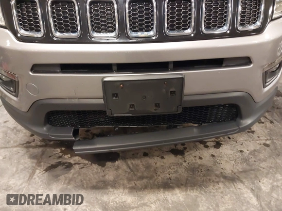 2019 Jeep Compass Latitude with VIN 3C4NJDBB6KT812711, listed as a IAAI auction lot 41565166 with 69,582 mi miles and . Bid and sale history available at carsss.com. Image 6.
