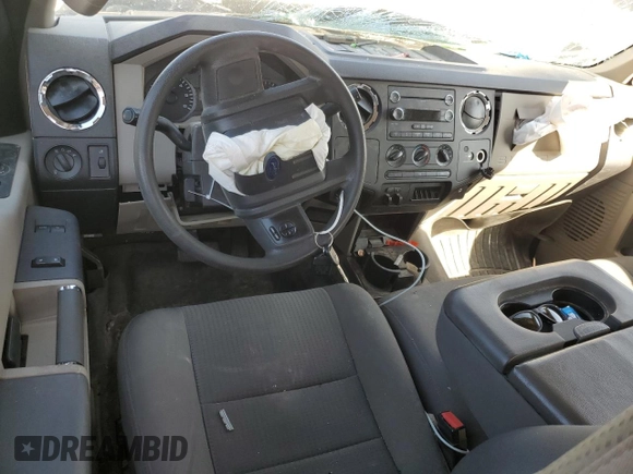 2010 Ford F-250 XL z VIN 1FTSX2BY1AEB41313, wystawiony jako Copart lot #48848615 z przebiegiem Nie podano mil oraz Szkody całkowita. Historia ofert i sprzedaży dostępna na DreamBid. Obrazek 8.