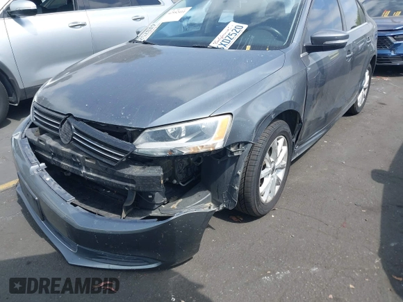 2013 Volkswagen Jetta SE with VIN 3VWDP7AJ0DM352654, listed as a IAAI auction lot 42552411 with 84,145 mi miles and . Bid and sale history available at DreamBid. Image 6.