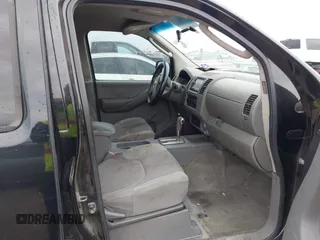 2011 Nissan Frontier SL z VIN 1N6AD0ER7BC412933, wystawiony jako IAAI lot #42362309 z przebiegiem 256 192 mil mil oraz . Historia ofert i sprzedaży dostępna na DreamBid. Obrazek 5.