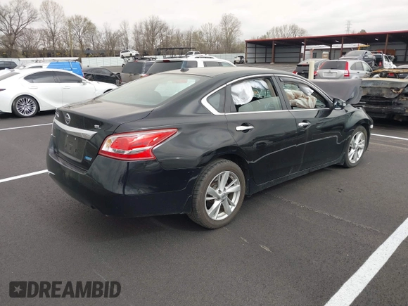 2013 Nissan Altima SV with VIN 1N4AL3AP9DN470969, listed as a IAAI auction lot 41833969 with 111,442 mi miles and . Bid and sale history available at carsss.com. Image 4.
