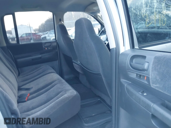 2002 Dodge Dakota Sport with VIN 1B7HG38N12S661043, listed as a IAAI auction lot 41552725 with 206,662 mi miles. Bid and sale history available at carsss.com. Image 8.