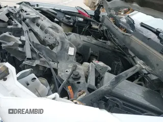 2019 Chevrolet Silverado 2500HD LT z VIN 2GC2KSEG5K1217085, wystawiony jako IAAI lot #41534473 z przebiegiem 103 658 mil mil oraz . Historia ofert i sprzedaży dostępna na DreamBid. Obrazek 20.