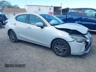 2019 Toyota Yaris Sedan L with VIN 3MYDLBYV6KY503420, listed as a IAAI auction lot 41673200 with 119,389 mi miles. Bid and sale history available at carsss.com. Image 1.