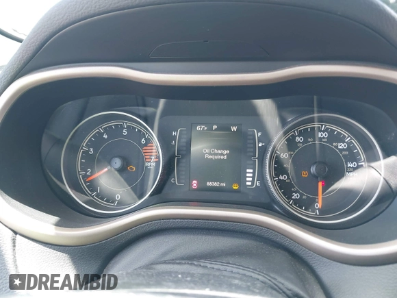 2018 Jeep Cherokee Latitude Tech Connect z VIN 1C4PJLCB8JD568422, wystawiony jako IAAI lot #42076237 z przebiegiem 88 382 mil mil oraz . Historia ofert i sprzedaży dostępna na DreamBid. Obrazek 7.