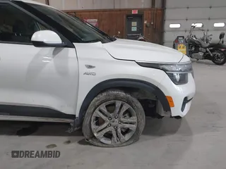 2023 Kia Seltos LX z VIN KNDEPCAAXP7409683, wystawiony jako IAAI lot #42112218 z przebiegiem 39 429 mil mil oraz . Historia ofert i sprzedaży dostępna na DreamBid. Obrazek 12.