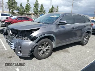 2019 Toyota Highlander LE z VIN 5TDZZRFH6KS311902, wystawiony jako Copart lot #50743165 z przebiegiem 57 262 mil mil oraz Szkoda całkowita • Salvage title. Historia ofert i sprzedaży dostępna na DreamBid. Obrazek 1.