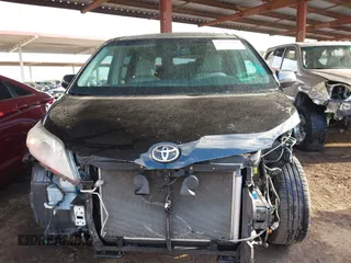 2012 Toyota Sienna XLE AAS with VIN 5TDYK3DC6CS263128, listed as a IAAI auction lot 41583798 with 114,820 mi miles. Bid and sale history available at carsss.com. Image 13.