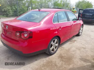 2008 Volkswagen Jetta SE z VIN 3VWRM71KX8M054187, wystawiony jako IAAI lot #42279897 z przebiegiem 179 228 mil mil oraz . Historia ofert i sprzedaży dostępna na DreamBid. Obrazek 4.