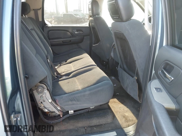 2008 Chevrolet Suburban LT w/3LT with VIN 3GNFC160X8G162523, listed as a IAAI auction lot 41527311 with 245,195 mi miles. Bid and sale history available at carsss.com. Image 8.