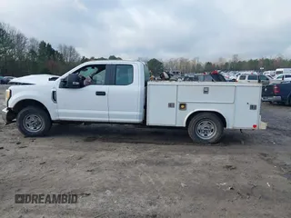 2017 Ford F-250 XL z VIN 1FD7X2A60HEC65973, wystawiony jako IAAI lot #41190935 z przebiegiem 202 195 mil mil oraz . Historia ofert i sprzedaży dostępna na DreamBid. Obrazek 14.