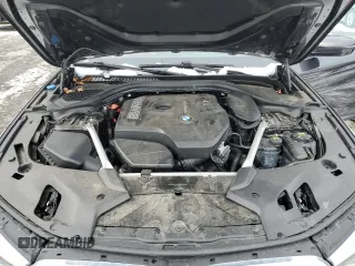 2019 BMW 5 Series 530i xDrive z VIN WBAJA7C52KWW22601, wystawiony jako Copart lot #43244135 z przebiegiem 99 958 mil mil oraz Szkoda całkowita • Salvage title. Historia ofert i sprzedaży dostępna na DreamBid. Obrazek 13.