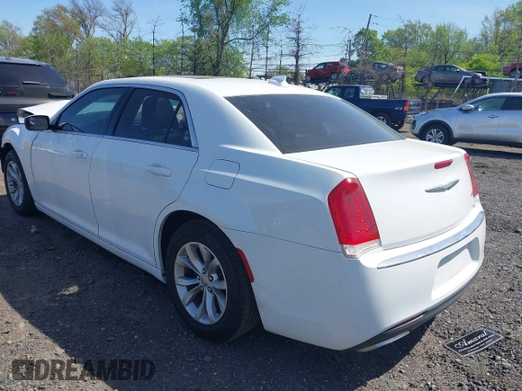 2016 Chrysler 300 Anniversary Edition z VIN 2C3CCAAG5GH147494, wystawiony jako IAAI lot #42158928 z przebiegiem 107 084 mil mil oraz . Historia ofert i sprzedaży dostępna na DreamBid. Obrazek 3.