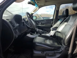 2005 Mercury Mariner Luxury z VIN 4M2CU57155DJ10663, wystawiony jako Copart lot #49102695 z przebiegiem 122 025 mil mil oraz Nie do naprawy. Historia ofert i sprzedaży dostępna na DreamBid. Obrazek 7.