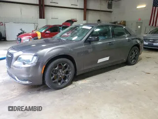 2019 Chrysler 300 Touring z VIN 2C3CCARG8KH602447, wystawiony jako Copart lot #55866525 z przebiegiem 59 861 mil mil oraz Szkoda całkowita • Salvage title. Historia ofert i sprzedaży dostępna na DreamBid. Obrazek 1.