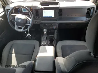 2021 Ford Bronco z VIN 1FMDE5BH4MLA84116, wystawiony jako Copart lot #57151535 z przebiegiem 22 300 mil mil oraz Szkoda całkowita • Salvage title. Historia ofert i sprzedaży dostępna na DreamBid. Obrazek 8.