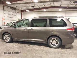 2013 Toyota Sienna XLE AAS z VIN 5TDYK3DC6DS386235, wystawiony jako IAAI lot #42191706 z przebiegiem 144 328 mil mil oraz . Historia ofert i sprzedaży dostępna na DreamBid. Obrazek 15.