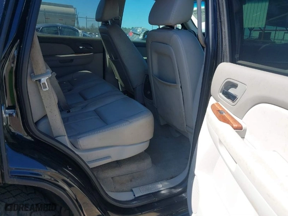 2008 GMC Yukon SLT w/4SB with VIN 1GKFK13008R226847, listed as a IAAI auction lot 41779777 with 216,166 mi miles. Bid and sale history available at carsss.com. Image 8.