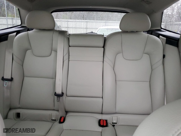 2018 Volvo XC60 Momentum with VIN LYV102RK0JB110409, listed as a Copart auction lot 49680635 with 37,104 mi miles and Salvage Title. Bid and sale history available at carsss.com. Image 10.