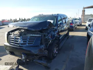 2008 Cadillac Escalade ESV z VIN 1GYFK66838R164476, wystawiony jako IAAI lot #40642750 z przebiegiem 206 681 mil mil oraz . Historia ofert i sprzedaży dostępna na DreamBid. Obrazek 17.