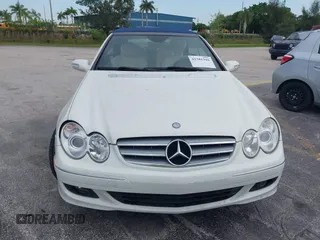 2009 Mercedes-Benz CLK 350 z VIN WDBTK56FX9T105106, wystawiony jako IAAI lot #42381316 z przebiegiem 59 138 mil mil oraz . Historia ofert i sprzedaży dostępna na DreamBid. Obrazek 6.