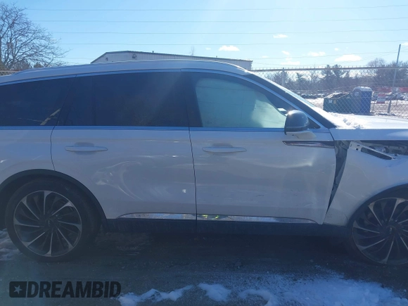 2021 Lincoln Aviator Reserve with VIN 5LM5J7XC3MGL08085, listed as a IAAI auction lot 41482512 with 61,248 mi miles and . Bid and sale history available at DreamBid. Image 13.