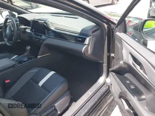 2025 Toyota Camry LE z VIN 4T1DAACK0SU024677, wystawiony jako IAAI lot #42468532 z przebiegiem 21 937 mil mil oraz . Historia ofert i sprzedaży dostępna na DreamBid. Obrazek 5.