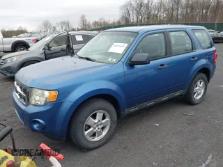 2010 Ford Escape XLS с VIN 1FMCU9C7XAKD27988, выставлен на аукционе IAAI как лот 42071415 с пробегом 130 176 миль миль и . История ставок и продаж доступна на DreamBid. Изображение 2.