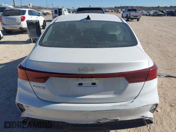 2022 Kia Forte LXS z VIN 3KPF24AD7NE479402, wystawiony jako IAAI lot #41629995 z przebiegiem 54 864 mil mil oraz . Historia ofert i sprzedaży dostępna na DreamBid. Obrazek 16.