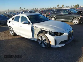 2024 BMW i4 eDrive35 z VIN WBY43AW09RFS40372, wystawiony jako IAAI lot #41301694 z przebiegiem 709 mil mil oraz . Historia ofert i sprzedaży dostępna na DreamBid. Obrazek 1.