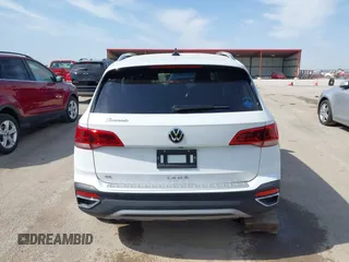 2024 Volkswagen Taos SE z VIN 3VVSX7B25RM071752, wystawiony jako IAAI lot #41775176 z przebiegiem 11 262 mil mil oraz . Historia ofert i sprzedaży dostępna na DreamBid. Obrazek 17.