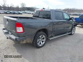 2022 Ram 1500 Big Horn z VIN 1C6SRFFT4NN381744, wystawiony jako IAAI lot #41621744 z przebiegiem 48 414 mil mil oraz . Historia ofert i sprzedaży dostępna na DreamBid. Obrazek 4.