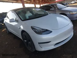 2019 Tesla Model 3 Long Range with VIN 5YJ3E1EBXKF469518, listed as a IAAI auction lot 41473483 with 130,991 mi miles. Bid and sale history available at carsss.com. Image 1.