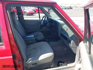 1995 Jeep Cherokee Sport with VIN 1J4FJ68SXSL572608, listed as a IAAI auction lot 42023846 with 167,342 mi miles. Bid and sale history available at carsss.com. Image 5.