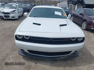 2016 Dodge Challenger R/T Scat Pack z VIN 2C3CDZFJ2GH263624, wystawiony jako IAAI lot #41998240 z przebiegiem 51 784 mil mil oraz . Historia ofert i sprzedaży dostępna na DreamBid. Obrazek 12.