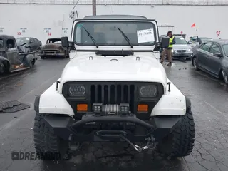 1992 Jeep Wrangler with VIN 2J4FY29S8NJ549602, listed as a IAAI auction lot 41471853 with 324,194 mi miles. Bid and sale history available at carsss.com. Image 12.