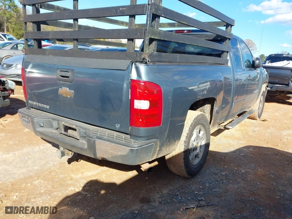 2008 Chevrolet Silverado 1500 LT w/1LT with VIN 2GCEC19J281258809, listed as a IAAI auction lot 40894258 with 297,614 mi miles. Bid and sale history available at carsss.com. Image 4.