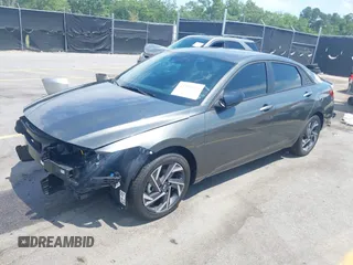 2025 Hyundai Elantra SEL Sport z VIN KMHLM4DG4SU980596, wystawiony jako IAAI lot #42295412 z przebiegiem 28 mil mil oraz . Historia ofert i sprzedaży dostępna na DreamBid. Obrazek 2.