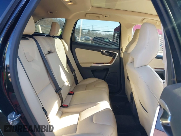 2017 Volvo XC60 Inscription with VIN YV440MDU0H2105432, listed as a IAAI auction lot 41634154 with 106,815 mi miles. Bid and sale history available at carsss.com. Image 8.