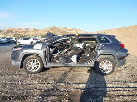 2015 Jeep Cherokee Latitude with VIN 1C4PJMCS0FW528627, listed as a IAAI auction lot 41431245 with 1 mi miles. Bid and sale history available at carsss.com. Image 13.